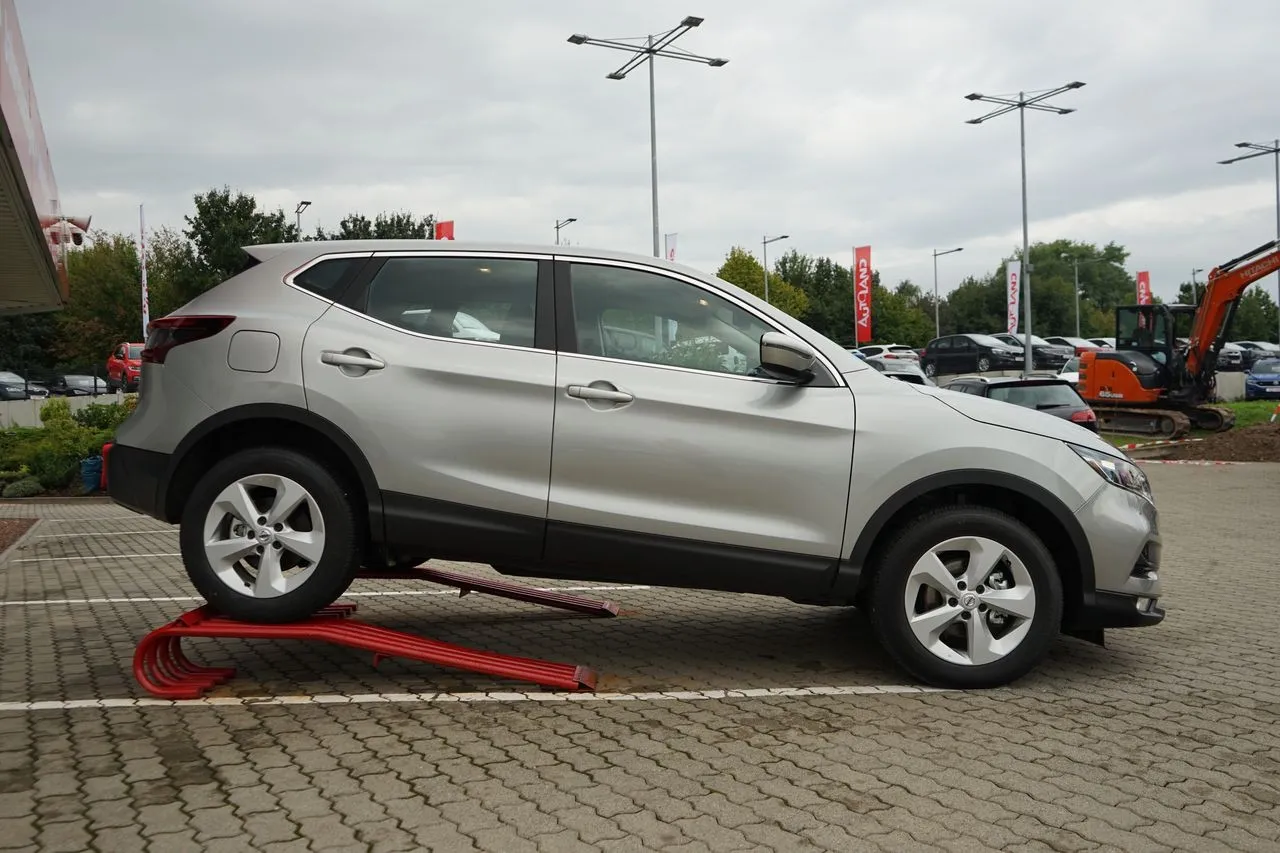 Nissan Qashqai 1.3 DIG-T...  Image 2