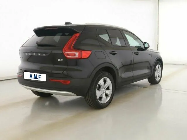 VOLVO XC40 D3 Momentum Image 3