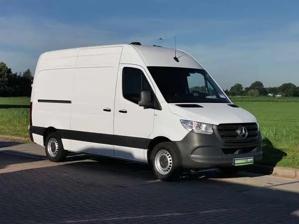 Mercedes-Benz Sprinter 314 L2H2 MBUX RWD Image 4